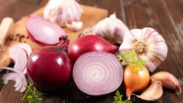 Onion tips: किन-किन लोगों को प्याज खाना चाहिए और किन-किन लोगों को नहीं आई जाने